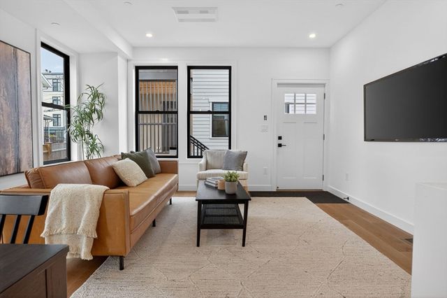 192 Washington Street R, Somerville, MA 02143