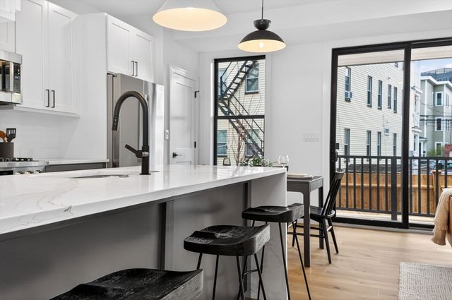 192 Washington Street R, Somerville, MA 02143