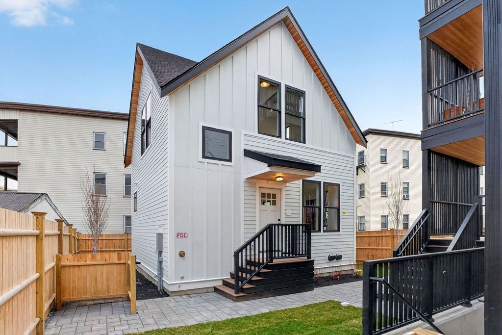 192 Washington Street R, Somerville, MA 02143