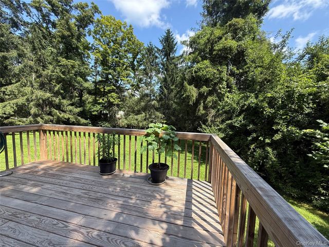 12 Red Brook Road, Mahopac, NY 10541