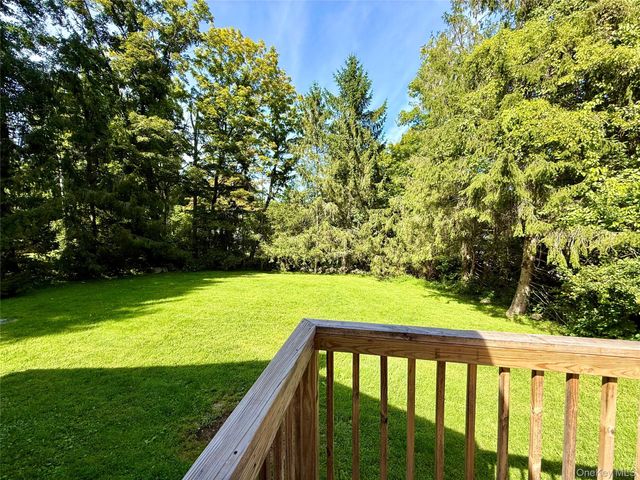 12 Red Brook Road, Mahopac, NY 10541