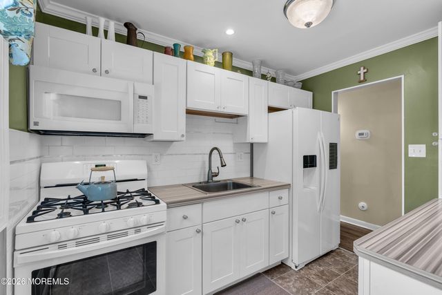 39 Monroe Street, Keyport, NJ 07735