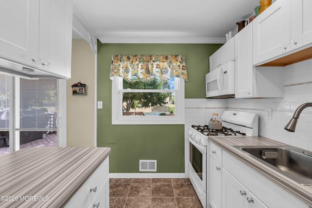 39 Monroe Street, Keyport, NJ 07735