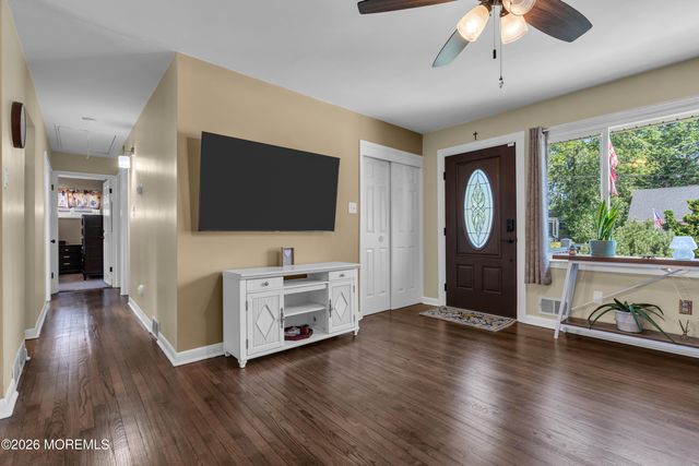 39 Monroe Street, Keyport, NJ 07735