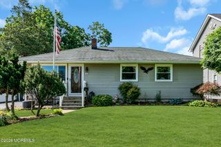 39 Monroe Street, Keyport, NJ 07735