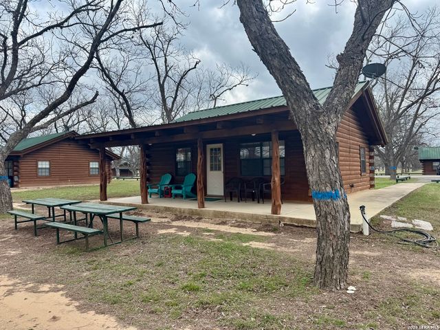 110 Red Wright Rd, Leakey, TX 78873