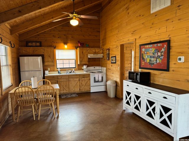 110 Red Wright Rd, Leakey, TX 78873
