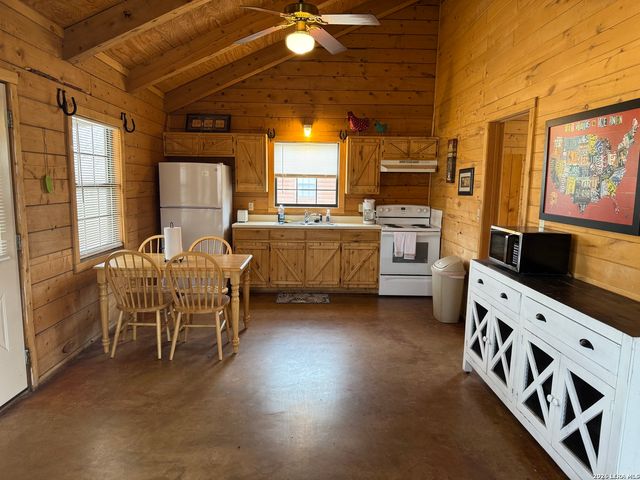 110 Red Wright Rd, Leakey, TX 78873