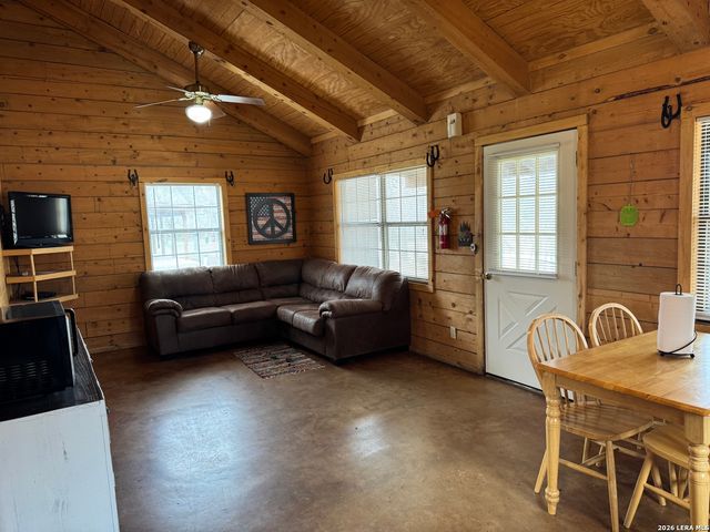 110 Red Wright Rd, Leakey, TX 78873