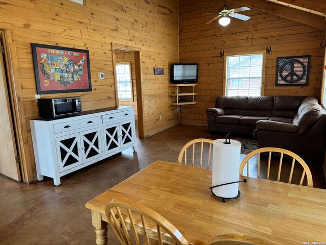 110 Red Wright Rd, Leakey, TX 78873