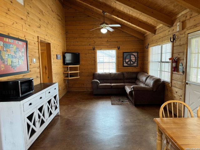 110 Red Wright Rd, Leakey, TX 78873