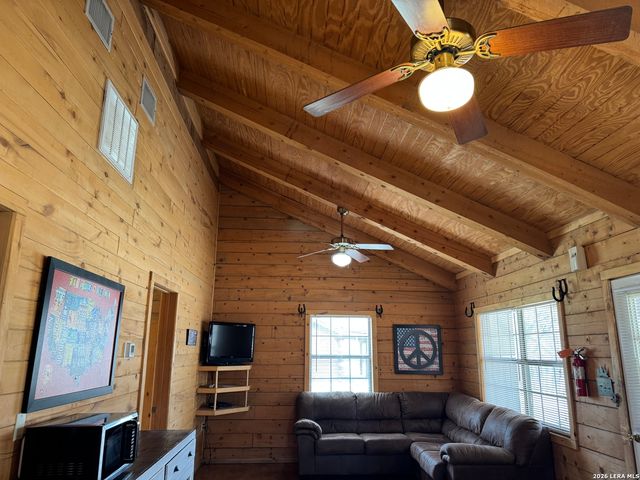 110 Red Wright Rd, Leakey, TX 78873