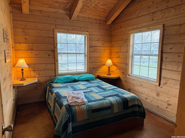 110 Red Wright Rd, Leakey, TX 78873