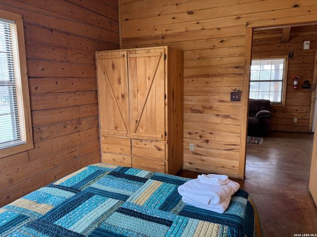 110 Red Wright Rd, Leakey, TX 78873