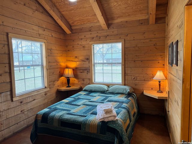 110 Red Wright Rd, Leakey, TX 78873