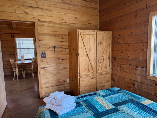 110 Red Wright Rd, Leakey, TX 78873