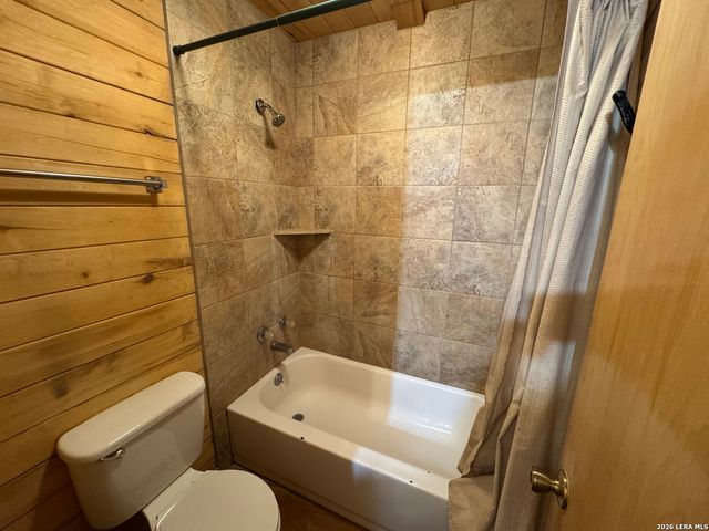 110 Red Wright Rd, Leakey, TX 78873