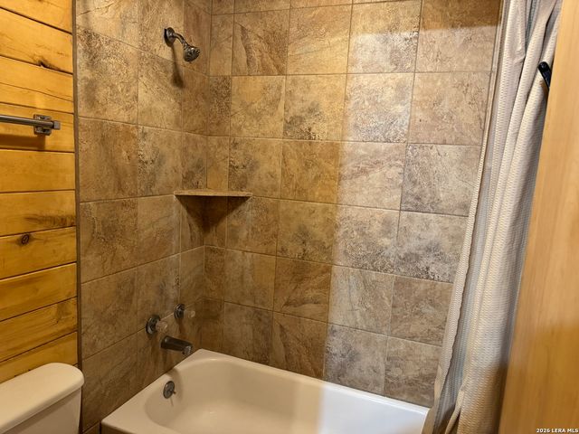 110 Red Wright Rd, Leakey, TX 78873