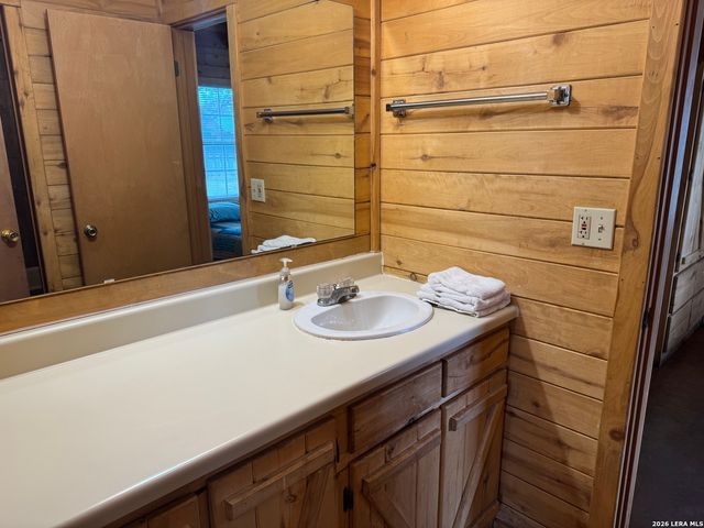 110 Red Wright Rd, Leakey, TX 78873