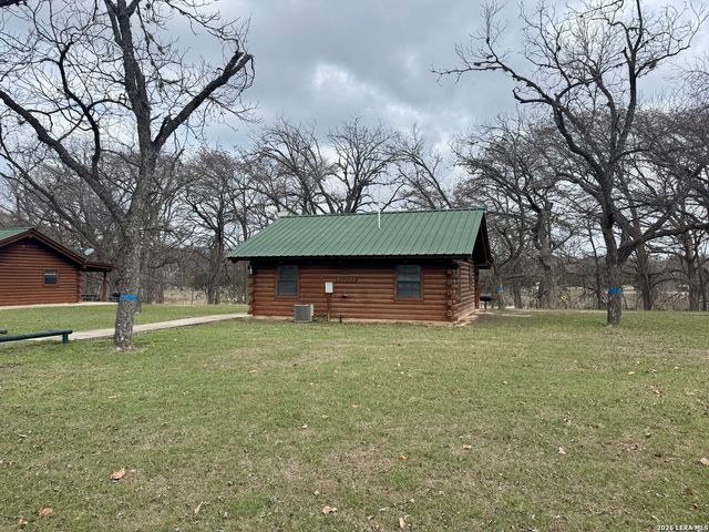 110 Red Wright Rd, Leakey, TX 78873