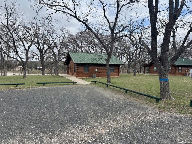 110 Red Wright Rd, Leakey, TX 78873