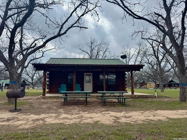 110 Red Wright Rd, Leakey, TX 78873