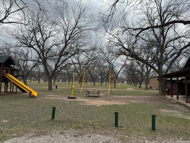 110 Red Wright Rd, Leakey, TX 78873