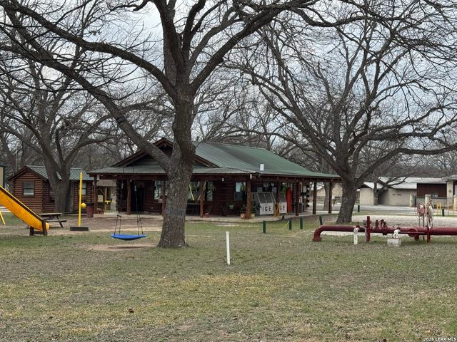 110 Red Wright Rd, Leakey, TX 78873