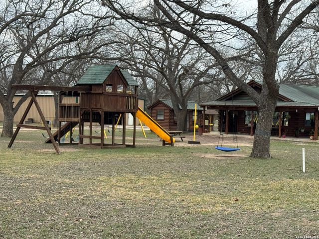 110 Red Wright Rd, Leakey, TX 78873