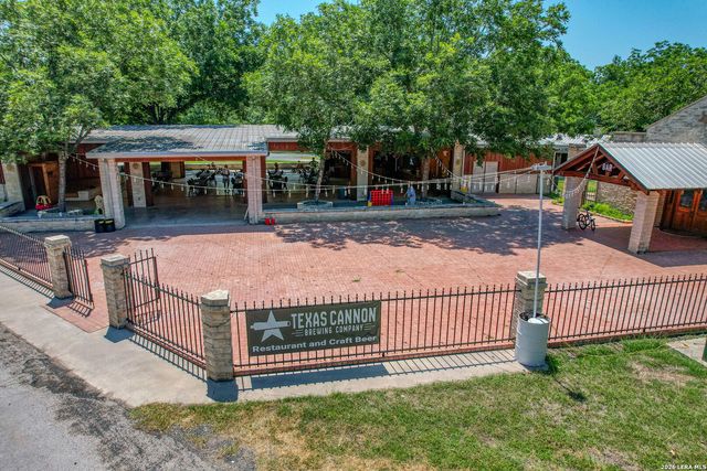 110 Red Wright Rd, Leakey, TX 78873