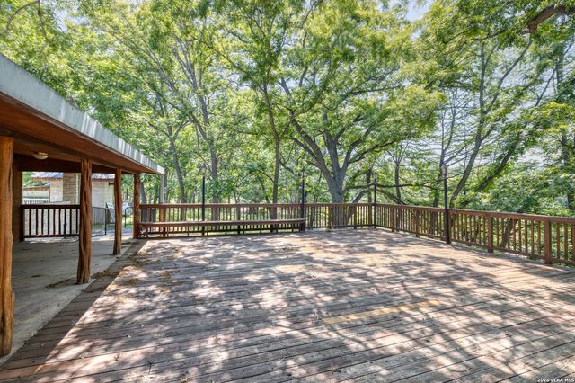 110 Red Wright Rd, Leakey, TX 78873