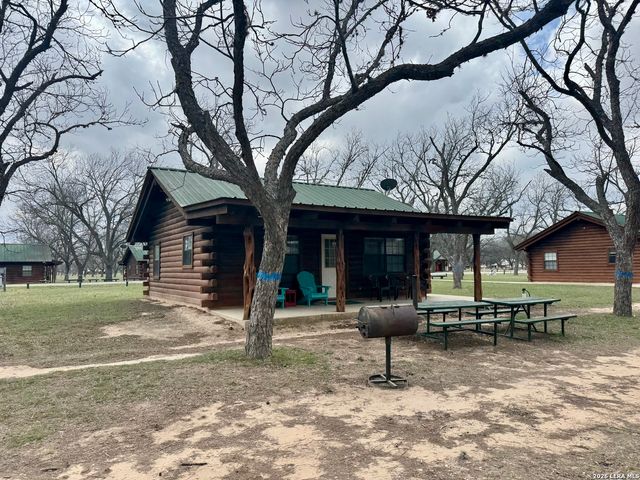 110 Red Wright Rd, Leakey, TX 78873