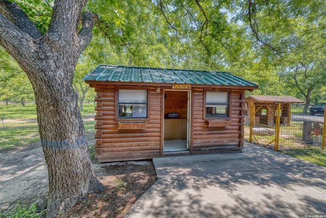 110 Red Wright Rd, Leakey, TX 78873