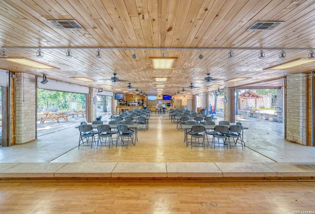 110 Red Wright Rd, Leakey, TX 78873