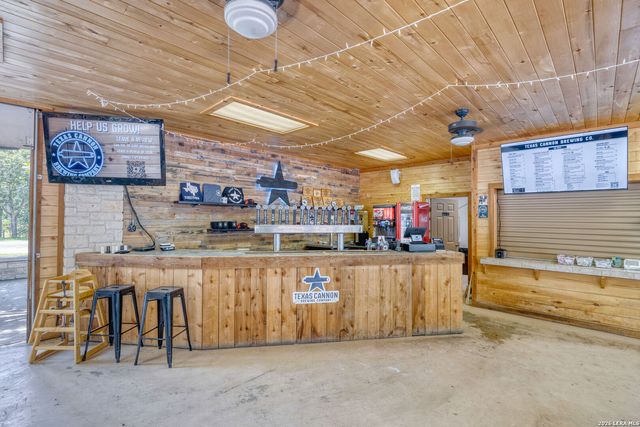 110 Red Wright Rd, Leakey, TX 78873