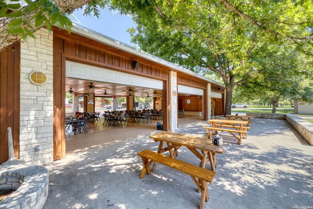 110 Red Wright Rd, Leakey, TX 78873