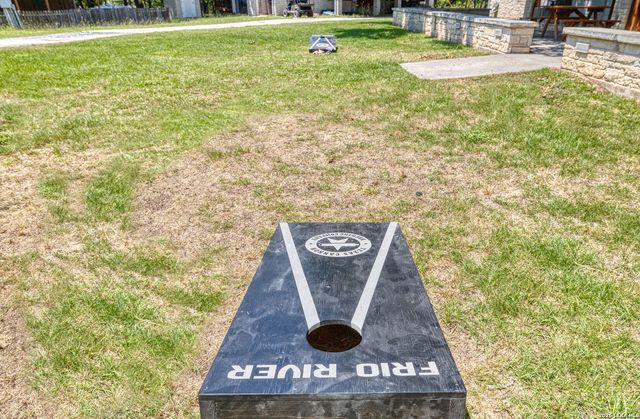 110 Red Wright Rd, Leakey, TX 78873