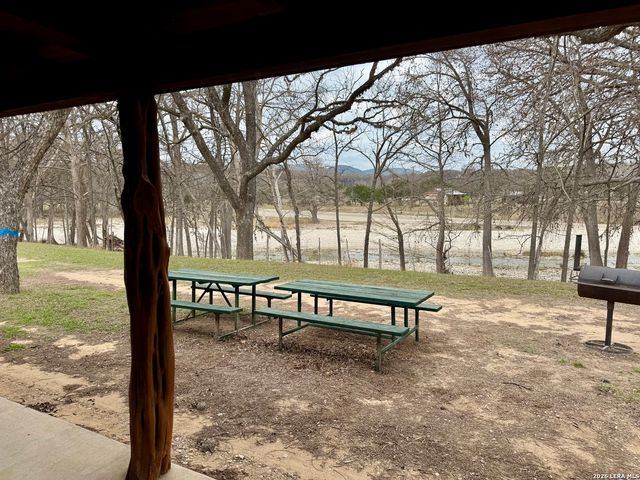 110 Red Wright Rd, Leakey, TX 78873