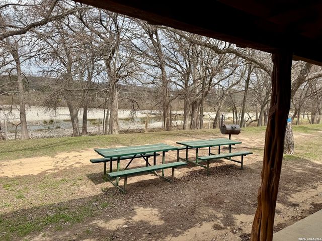 110 Red Wright Rd, Leakey, TX 78873