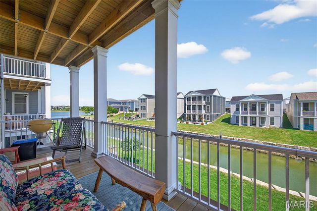 210 Suntan Place, St Charles, MO 63301