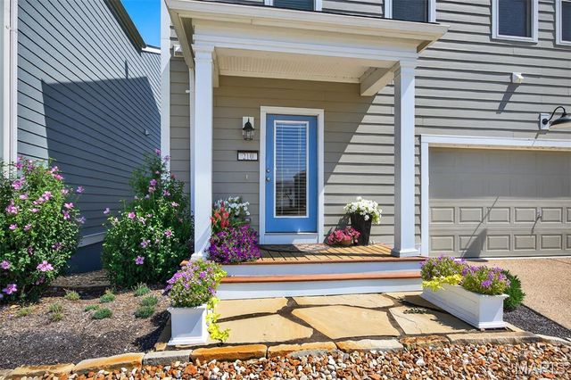 210 Suntan Place, St Charles, MO 63301