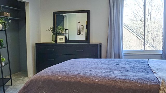 160 Carberry Hill Court, Kalamazoo Twp, MI 49006