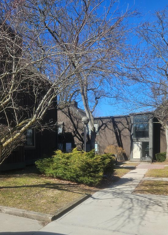 160 Carberry Hill Court, Kalamazoo Twp, MI 49006