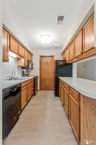 1555 Harbour Boulevard, Trenton, MI 48183