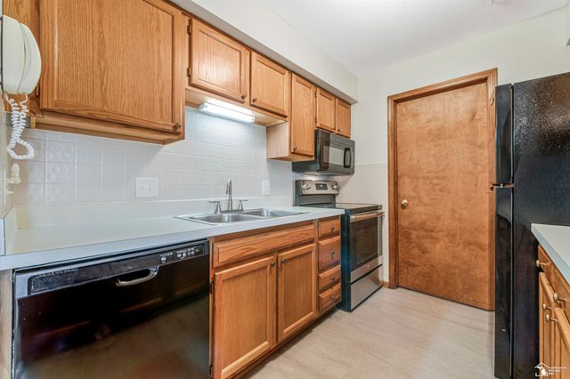 1555 Harbour Boulevard, Trenton, MI 48183