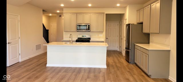 3283 Haflinger Drive, Zionsville, IN 46077