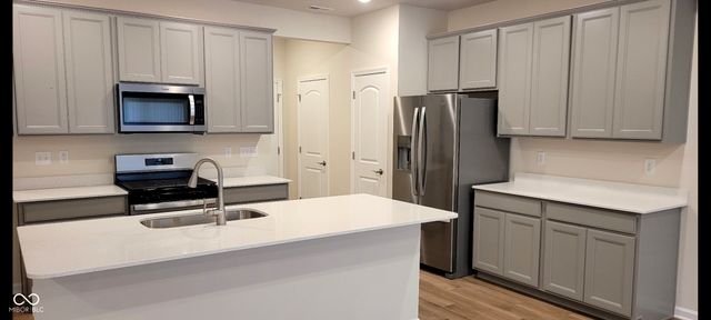 3283 Haflinger Drive, Zionsville, IN 46077