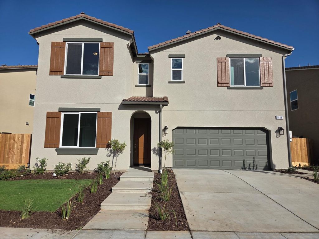 Image 1 of property listing at 1045 Talus Way S, Madera, CA 93636