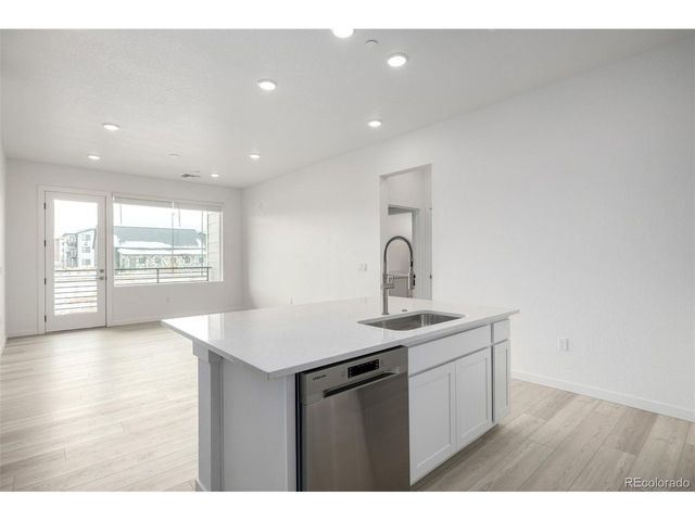 6153 N Ceylon St 3-202, Aurora, CO 80019