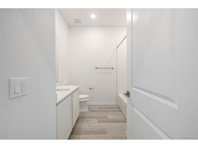 6153 N Ceylon St 3-202, Aurora, CO 80019
